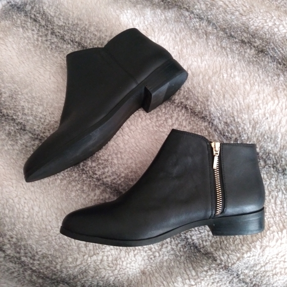 Nisolo | Lana Ankle Boots in Black - Picture 2 of 13